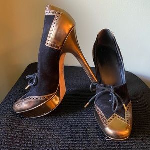 GUCCI 🔥👠🔥black & gold platform heels, size 8.